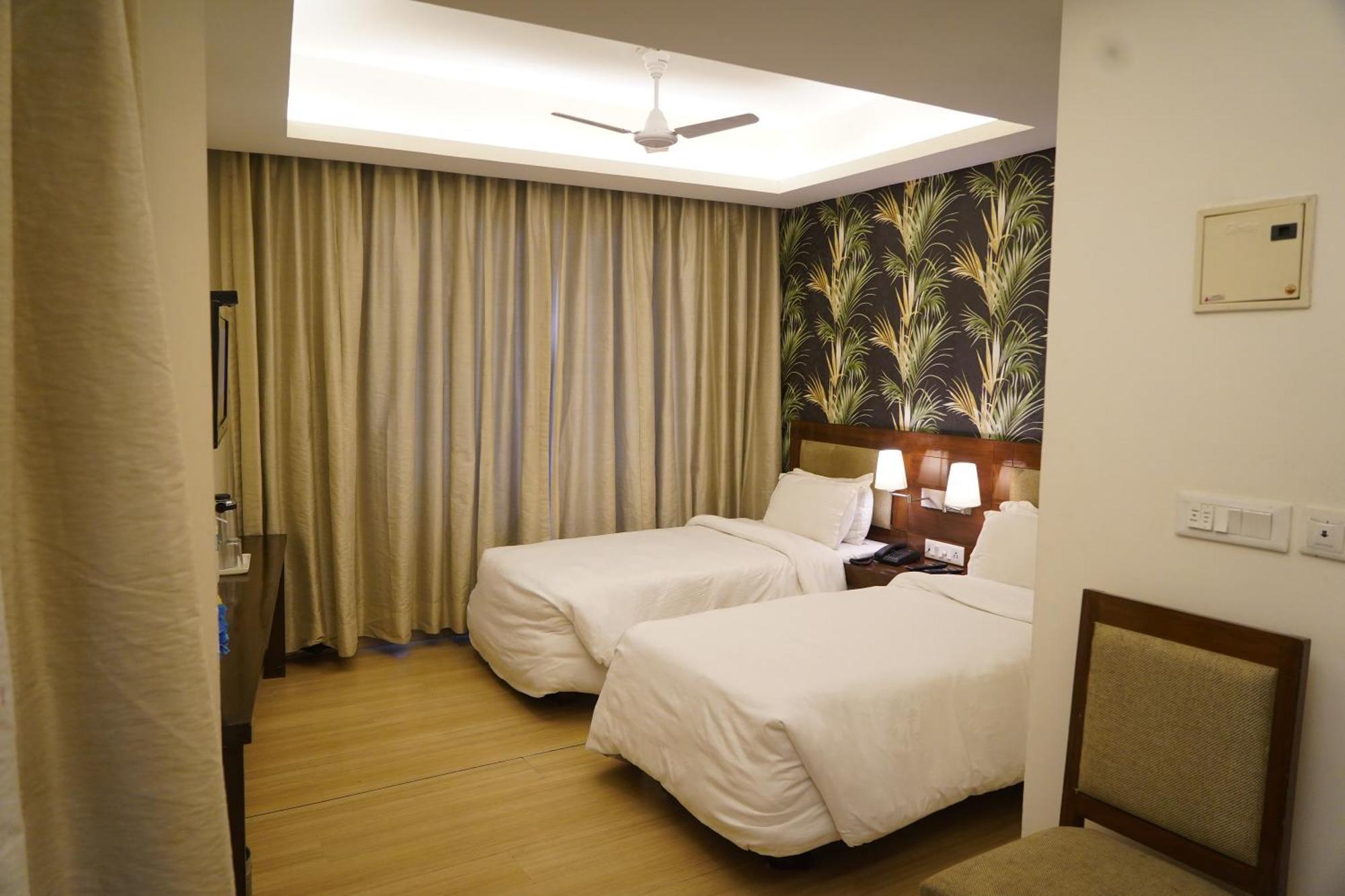 Hotel Forest Avenue - Best Luxury Hotel In דהראדון מראה חיצוני תמונה