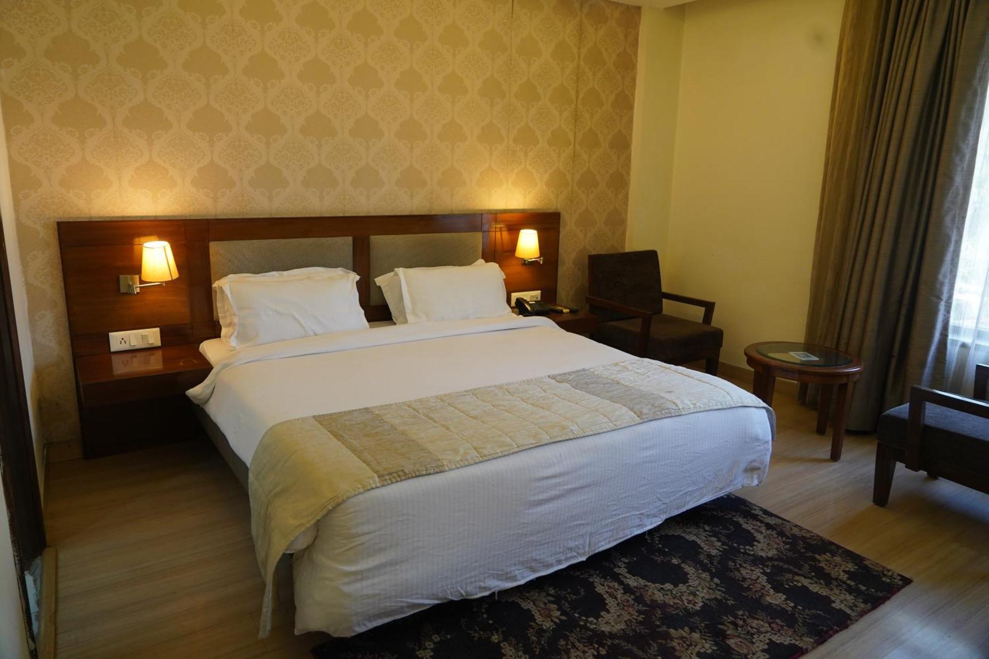 Hotel Forest Avenue - Best Luxury Hotel In דהראדון מראה חיצוני תמונה