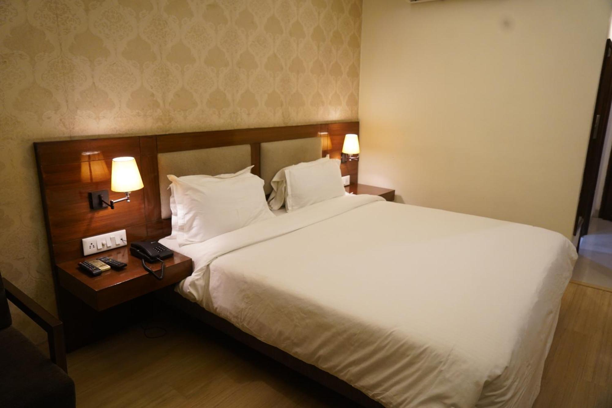 Hotel Forest Avenue - Best Luxury Hotel In דהראדון מראה חיצוני תמונה