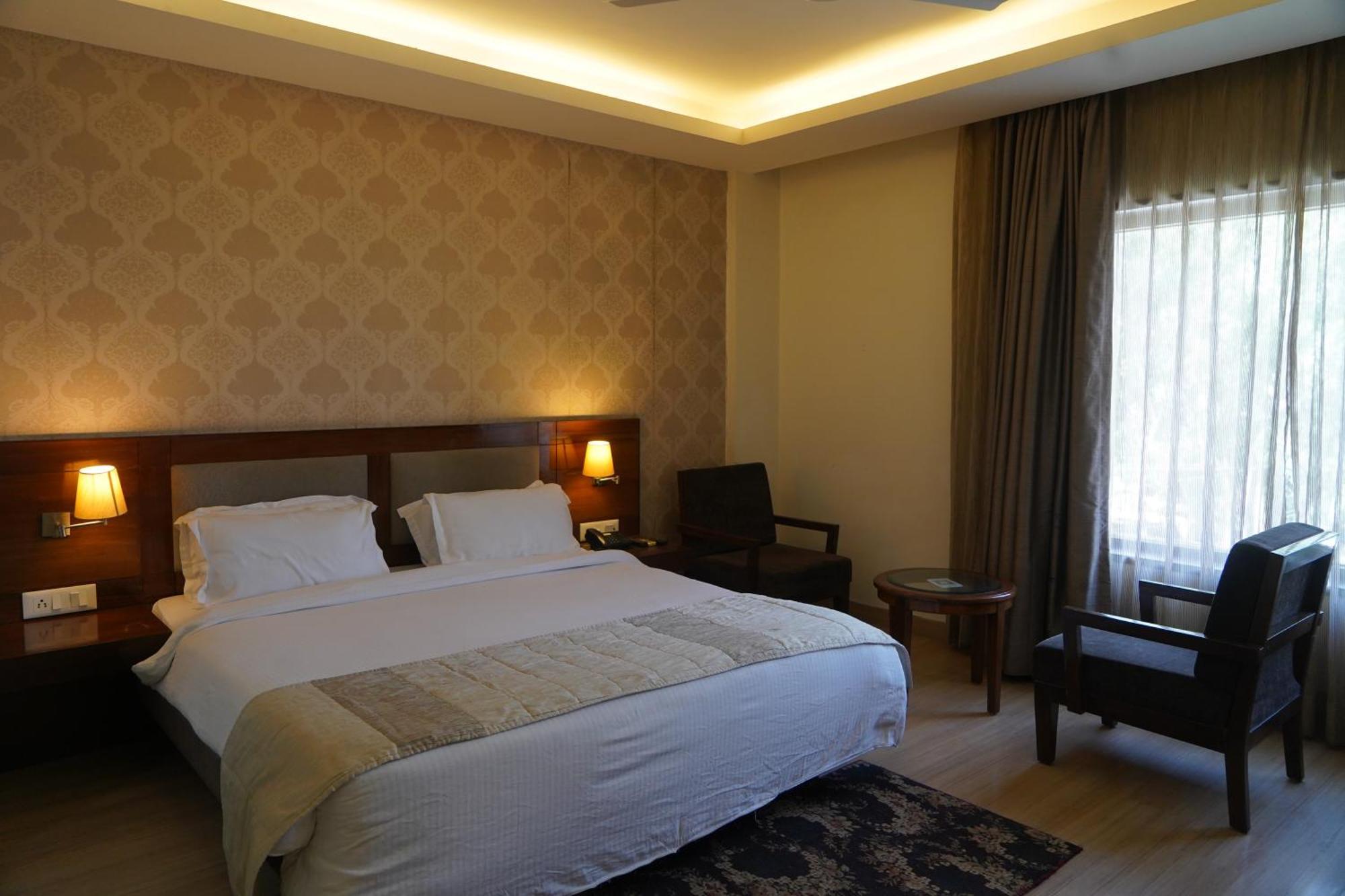 Hotel Forest Avenue - Best Luxury Hotel In דהראדון מראה חיצוני תמונה