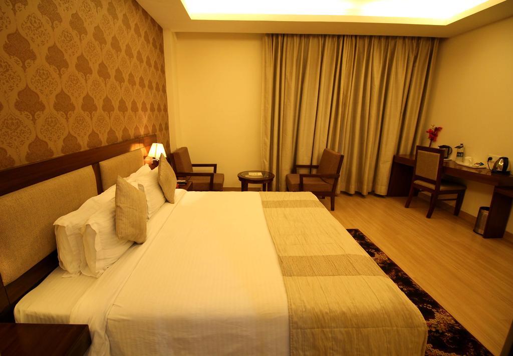 Hotel Forest Avenue - Best Luxury Hotel In דהראדון מראה חיצוני תמונה